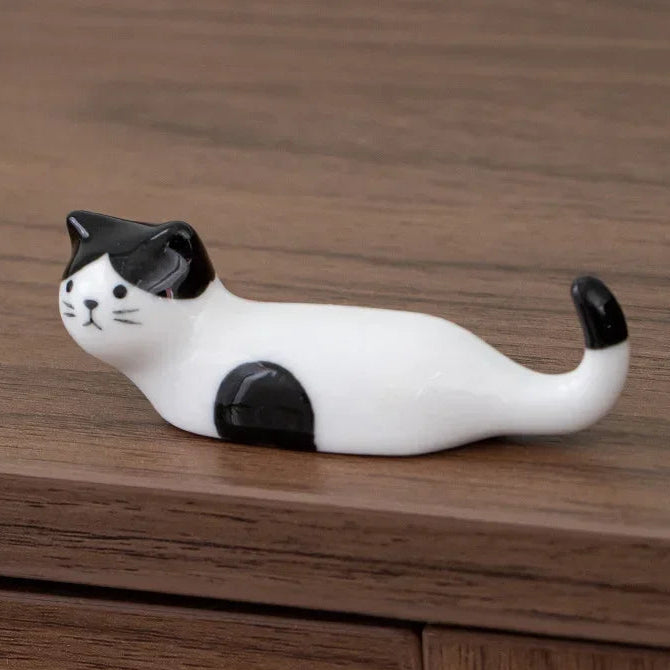 Small black and white cat kawaii chopstick holders on a wooden surface with dimensions displayed.