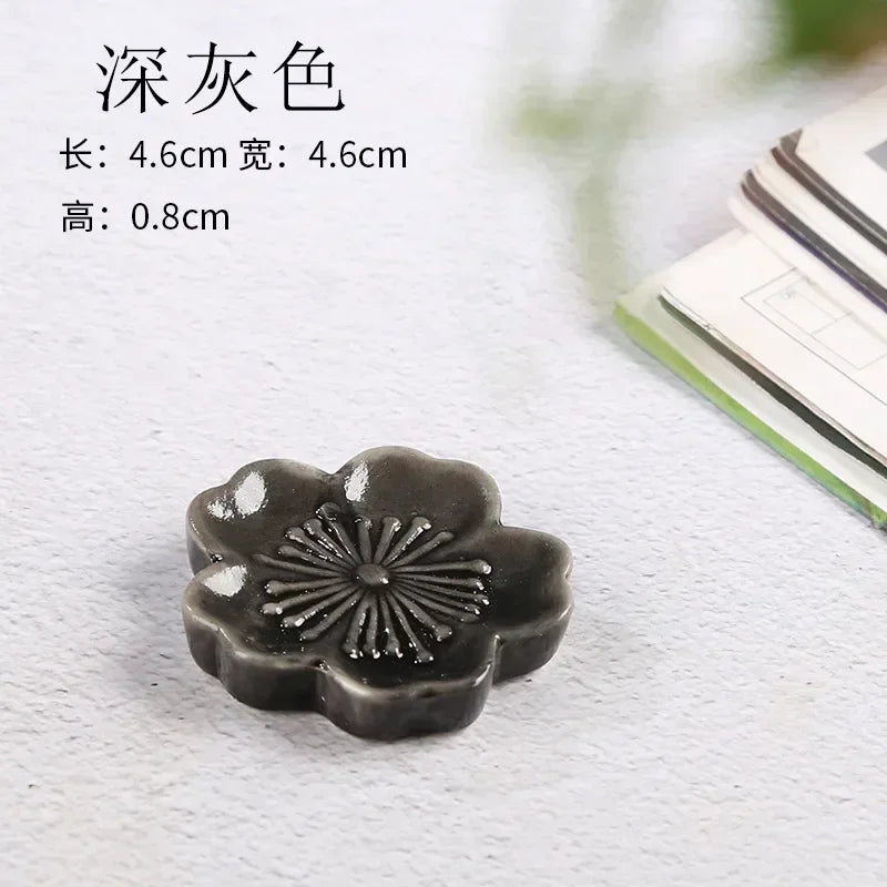 A black flower shaped kawaii chopstick holder