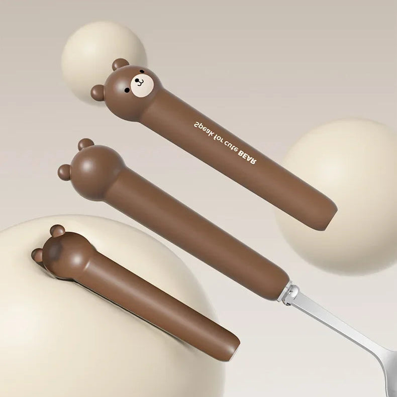 Two cartoon bear-handled kawaii utensils on a white background with text in Chinese.