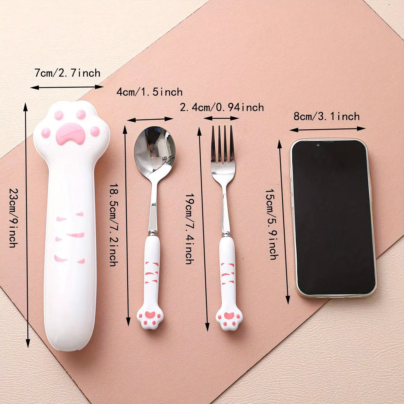Measurement chart showing the sizes of a white kawaii utensils with paw print designs.